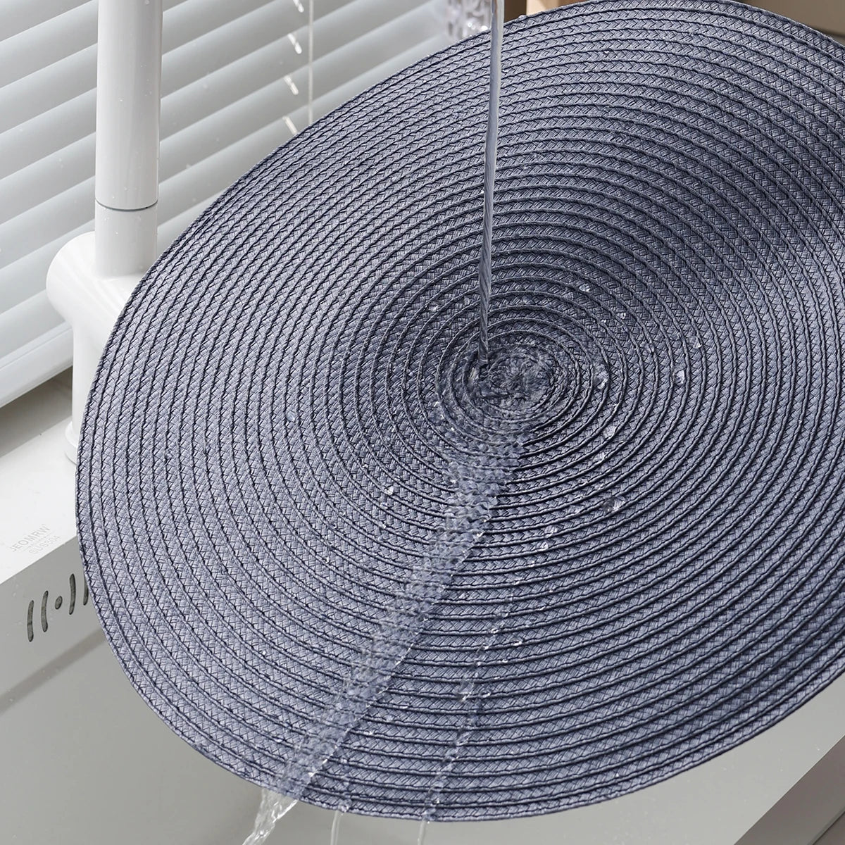 Round Braided Placemats Set of 4 Washable PP Heat Resistant 38cm Table Place Mat for Kitchen Xmas Dining Table Party Decor