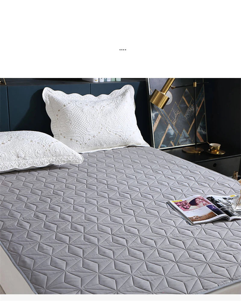 Sandwich Cotton Quilted Waterproof Bed Pad Elderly and Children Bed Protectors Pads Non-slip Anti Dust Skin-friendly Bed Cover