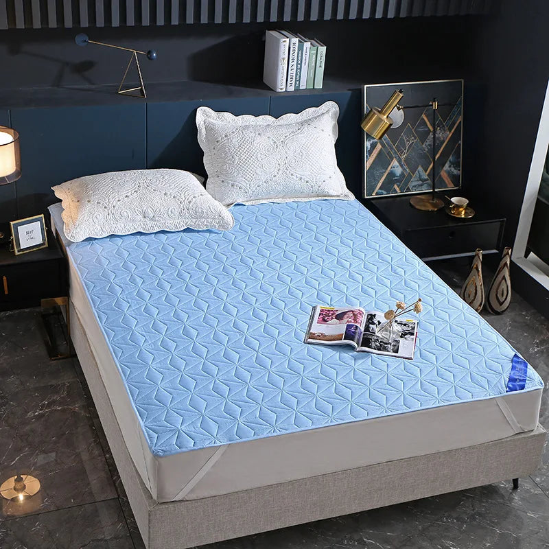 Sandwich Cotton Quilted Waterproof Bed Pad Elderly and Children Bed Protectors Pads Non-slip Anti Dust Skin-friendly Bed Cover