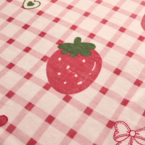 Girls Cartoon Strawberry Flannel Blanket, Warm Bedspread Sheet, Fuzzy Soft Fleece Plush Blankets for Bed Sofa Nap Shawl Blankets