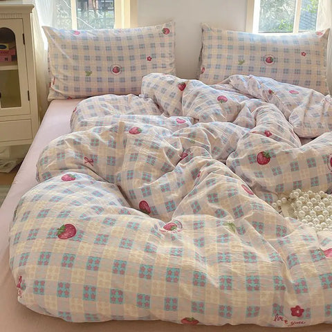 Ins Girls Strawberry Bedding Sets 2025 New Queen Size Bed Sheet Set Duvet Cover Set With Pillowcase No Filling