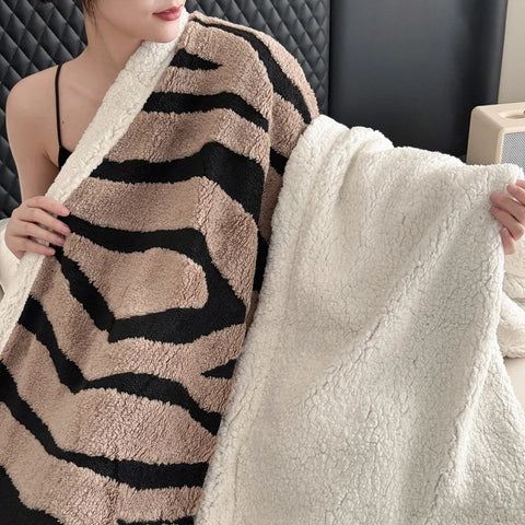 Double Layer Fleece Blanket Autumn Winter Thick Warm Office Nap Throw Blankets for Sofa Bed Single Double Soft Plush Comforter