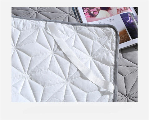 Sandwich Cotton Quilted Waterproof Bed Pad Elderly and Children Bed Protectors Pads Non-slip Anti Dust Skin-friendly Bed Cover
