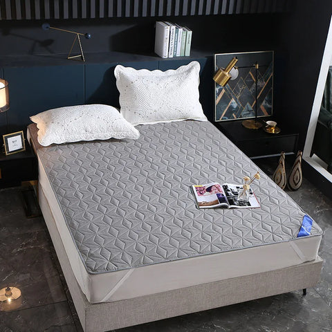 Sandwich Cotton Quilted Waterproof Bed Pad Elderly and Children Bed Protectors Pads Non-slip Anti Dust Skin-friendly Bed Cover