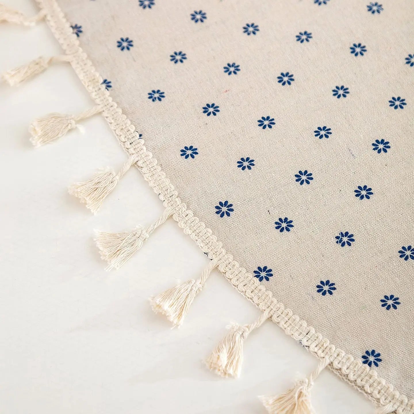 Cotton Linen Table Cloth Round Tablecloth with Tassel Dust-Proof Floret Circular Table Cover for Kitchen Dinning Tabletop Decor