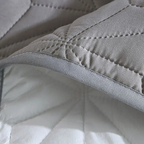 Sandwich Cotton Quilted Waterproof Bed Pad Elderly and Children Bed Protectors Pads Non-slip Anti Dust Skin-friendly Bed Cover