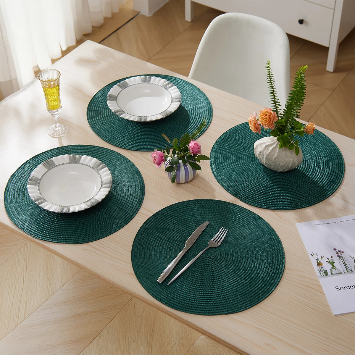 Round Braided Placemats Set of 4 Washable PP Heat Resistant 38cm Table Place Mat for Kitchen Xmas Dining Table Party Decor