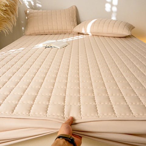 Waterproof High Quality Mattress Cover- Antimicrobial Hypoallergenic Mattress Protector, Noiseless Fitted Sheet,Solid Color