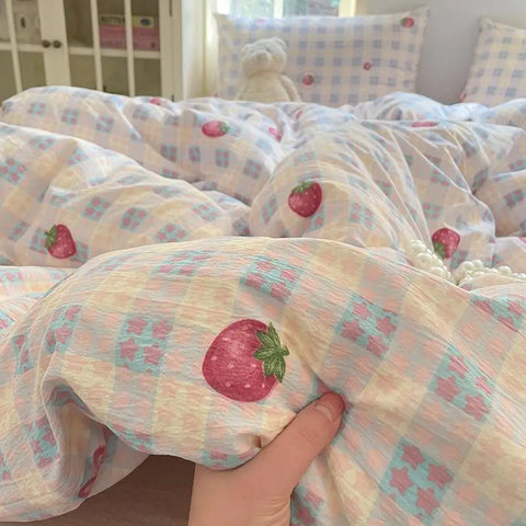 Ins Girls Strawberry Bedding Sets 2025 New Queen Size Bed Sheet Set Duvet Cover Set With Pillowcase No Filling