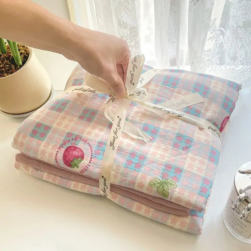 Ins Girls Strawberry Bedding Sets 2025 New Queen Size Bed Sheet Set Duvet Cover Set With Pillowcase No Filling