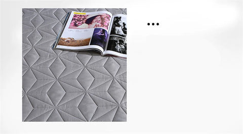 Sandwich Cotton Quilted Waterproof Bed Pad Elderly and Children Bed Protectors Pads Non-slip Anti Dust Skin-friendly Bed Cover