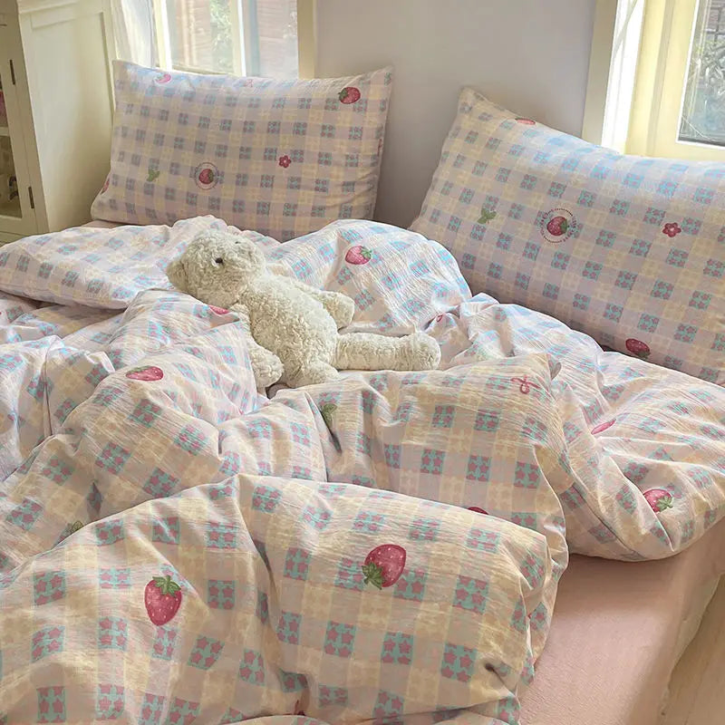 Ins Girls Strawberry Bedding Sets 2025 New Queen Size Bed Sheet Set Duvet Cover Set With Pillowcase No Filling