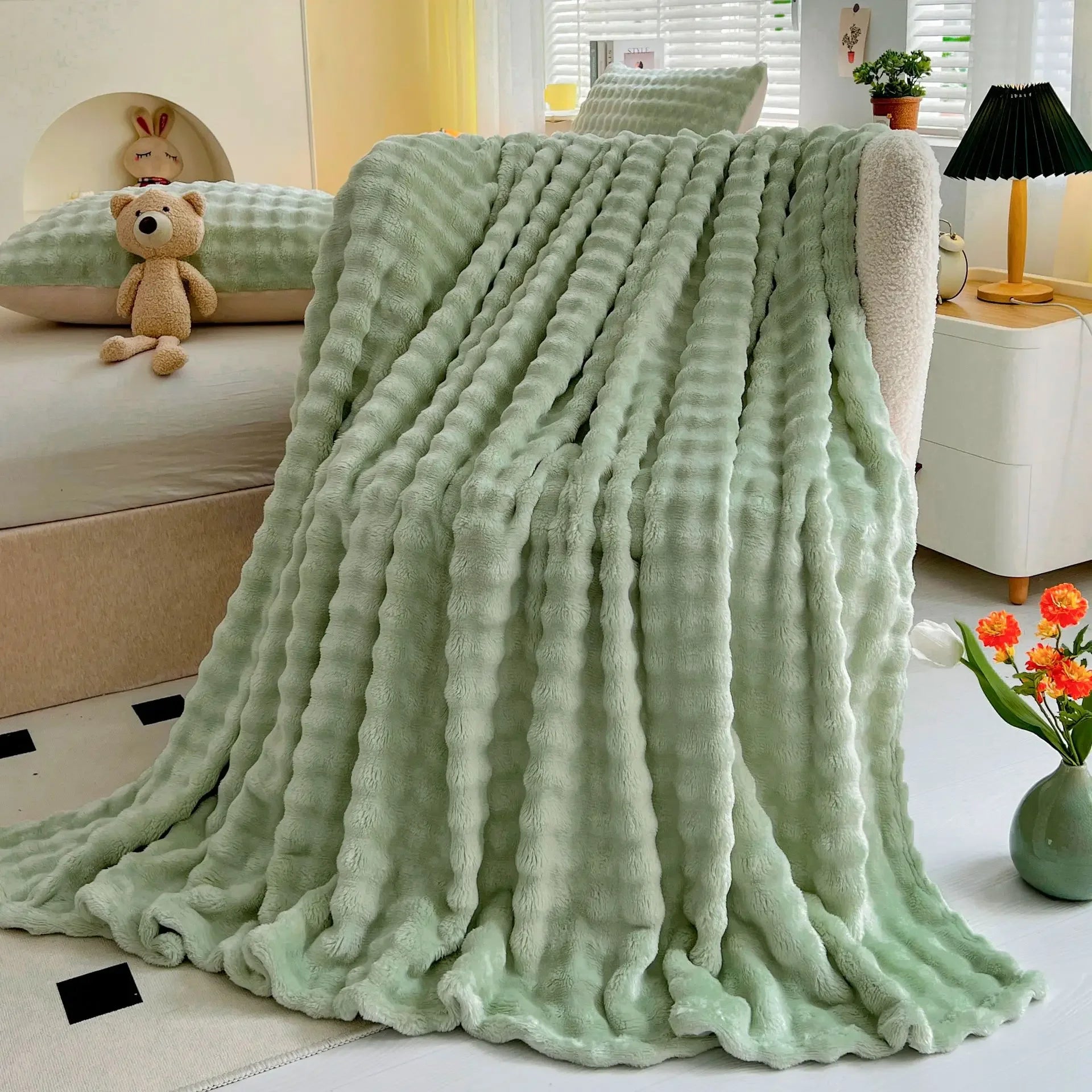 1 Pc Luxury Faux Rabbit Fur Throw Blanket Soft Warm White Striped Fluffy Blankets for Sofa Office Naps Single Double Plush Plaid