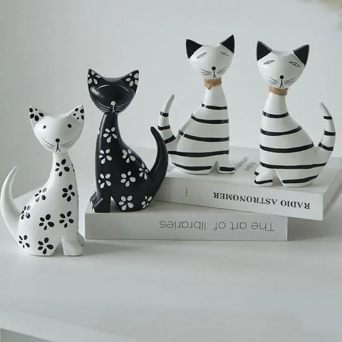 Black & White Couple Spotted Kitten Ornament, Nordic Minimalist Wooden Cat Ornament - Cute Cat, Desktop Decoration